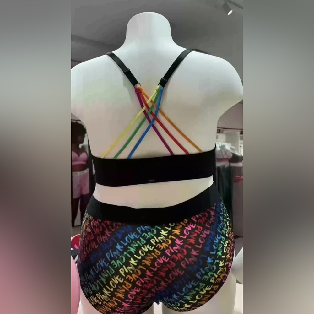Victoria's Secret Everywhere
Strappy Back Push Up Bra 40B 40D 40DD 36C 34DD
36B
